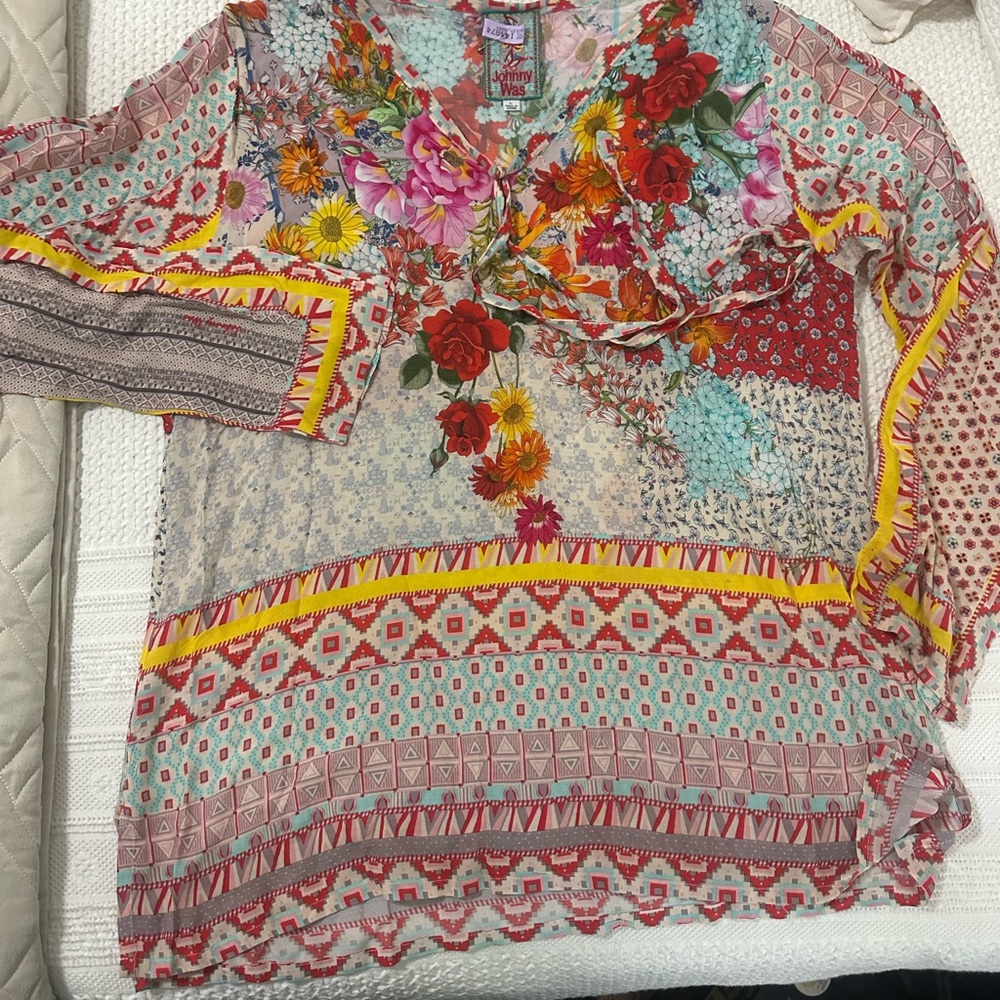 Johnny Was Graphic Pink and Red 3/4 Sleeve Tunic